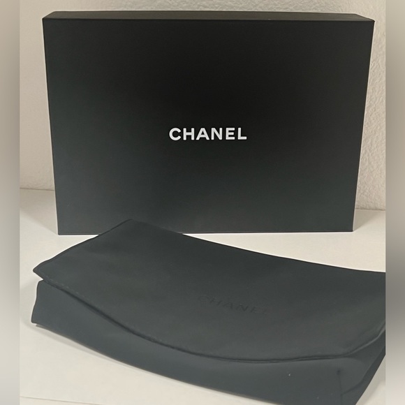 Chanel - Picture 2 of 12